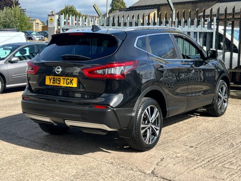 Nissan Qashqai 1.5 dCi N-Connecta Euro 6 (s/s) 5dr 17