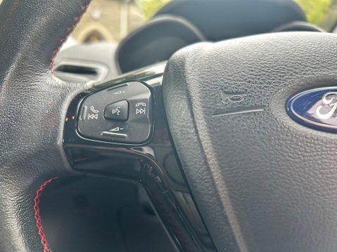 Ford Fiesta ZETEC S RED EDITION 26