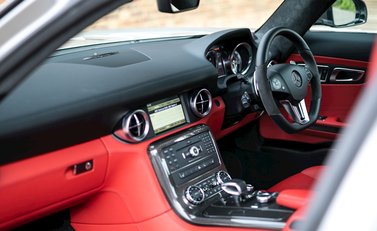 Mercedes-Benz SLS AMG 16