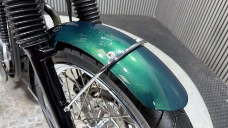 Triumph Bonneville 2004 ONLY 10K STUNNING MODERN CLASSIC NEW MOT 790CC 9