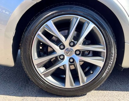 Lexus Is 2.5 IS 300h Advance CVT 4dr 16