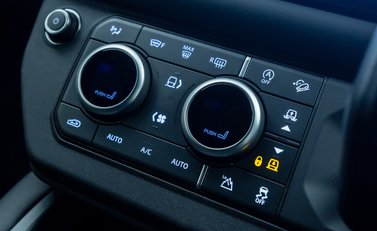 Land Rover Defender 90 D350 X-DYNAMIC HSE HARD TOP URBAN 21