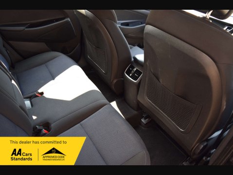 Hyundai TUCSON 1.7 Tucson SE Nav Blue Drive 2WD CRDi Semi-Auto 5dr 37
