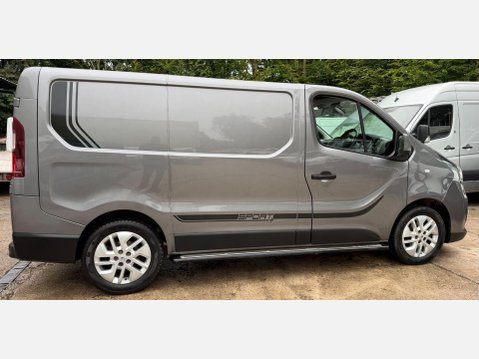 Renault Trafic 1.6 dCi ENERGY 27 Sport Nav Panel Van 5dr Diesel Manual SWB Standard Roof E 9