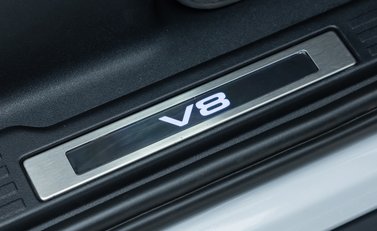 Land Rover Defender 90 V8 P525 URBAN 27