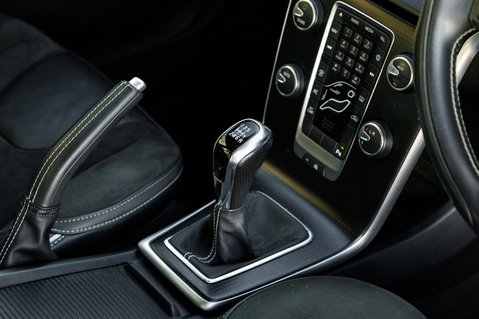 Volvo V40 T2 R-DESIGN NAV PLUS 30