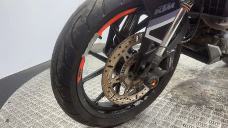 KTM Duke 2018 26K RUNNING PROJECT BIKE SPARES OR REPAIR 125CC NAKED 26