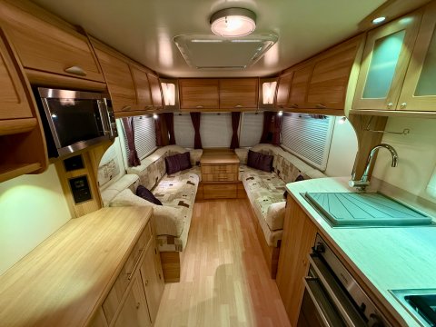 Bailey Unicorn Seville  24