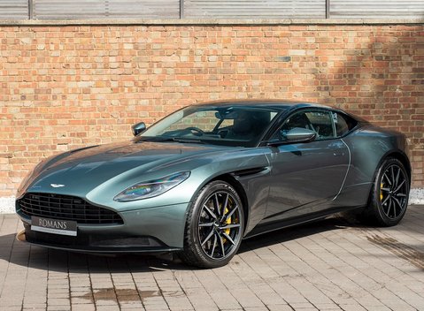Aston Martin DB11 V8 6