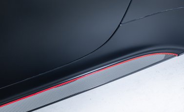 Aston Martin V12 Vantage S 37