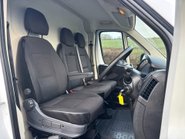 Peugeot Boxer 333 L1 H1 120 ps BlueHdi Professional - Sat Nav & Air Con 4