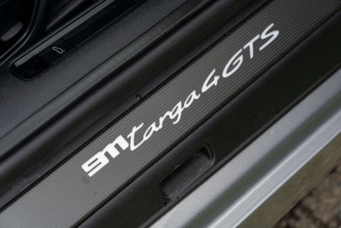 Porsche 911 Targa 4 GTS PDK 15