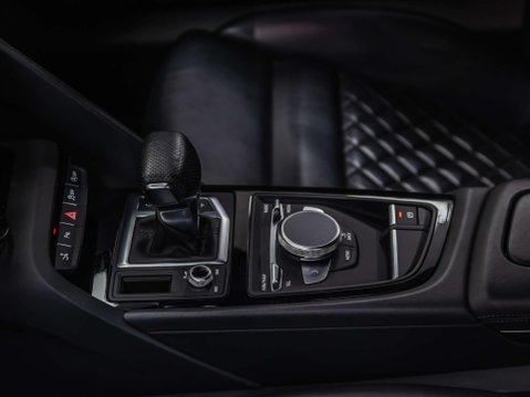 Audi R8 5.2 FSI V10 Coupe 2dr Petrol S Tronic Euro 6 (s/s) (540 ps) 64