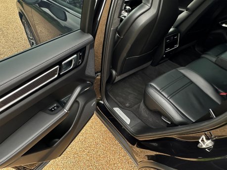 Porsche Cayenne V8 TURBO TIPTRONIC 77