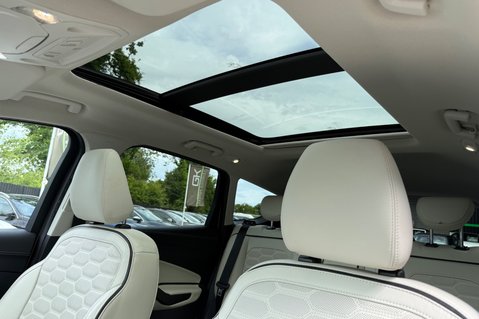 Ford Kuga VIGNALE TDCI AUTO - MILANO GRIGIO PAINT - PAN ROOF -APPEARANCE PACK 3