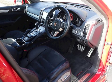 Porsche Cayenne GTS 15