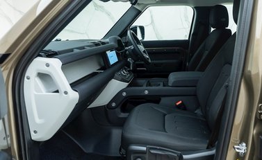 Land Rover Defender 110 D200 13