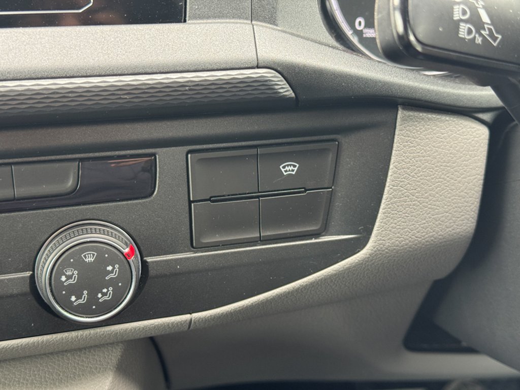 2024 Volkswagen TransporterCrew Cab AUTO SWB L1H1 LHighline T32 A/C Alloys Camera Sensors EURO 6 — thumbnail 38 of 51
