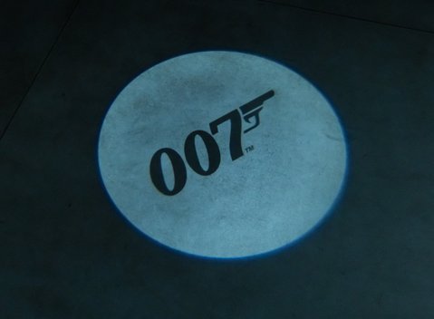 Land Rover Defender 90 V8 Bond Edition 9