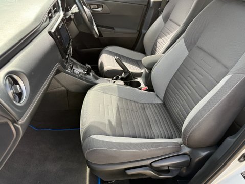 Toyota Auris VVT-I BUSINESS EDITION TSS 33