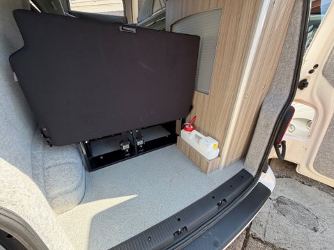 Volkswagen Transporter T6 FUNKY DUBZ 4 BERTH POP TOP 23