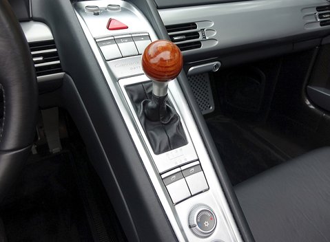 Porsche Carrera GT 18