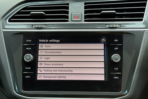 Volkswagen Tiguan SEL TSI BMT 4MOTION DSG - PANROOF - CARPLAY - FULL SERVICE HISTORY 52