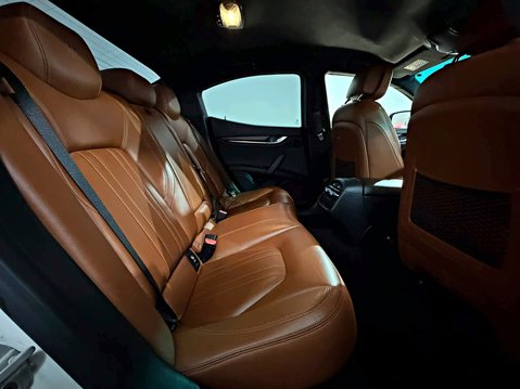 Maserati Ghibli DV6 26