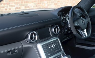 Mercedes-Benz SLS AMG 16