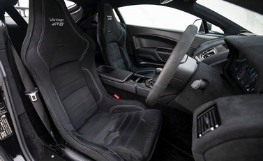 Aston Martin Vantage GT8 10