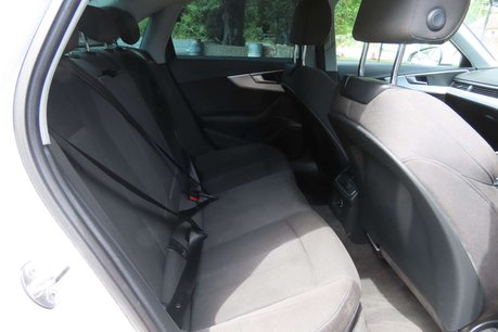 Audi A4 2.0 TDI ultra Sport S Tronic Euro 6 (s/s) 4dr 9