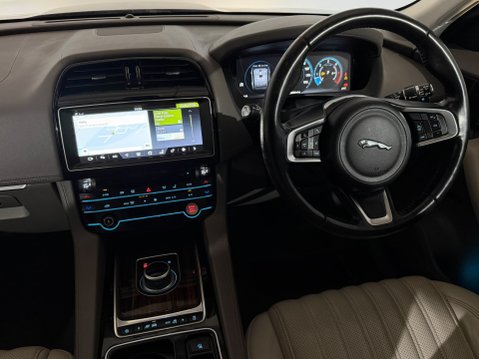 Jaguar F-Pace V6 PORTFOLIO AWD 13
