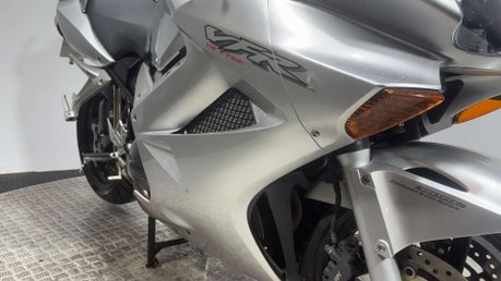 Honda VFR 2001 VTEC ONLY 19K NEW MOT SERVICED SPORTS EXHAUST 800CC 25