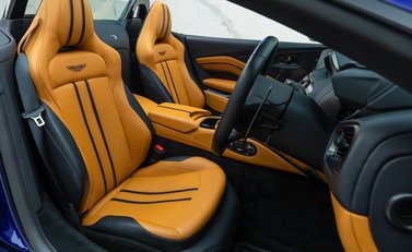 Aston Martin V8 Vantage ROADSTER 18