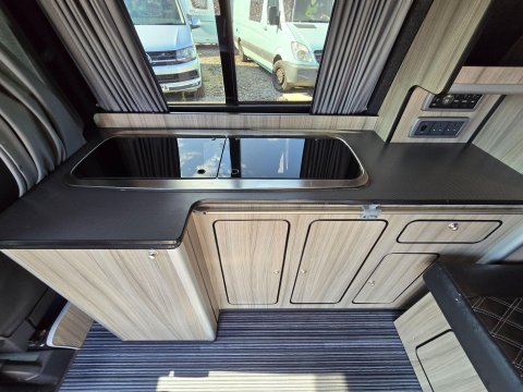 Volkswagen Campervan 17