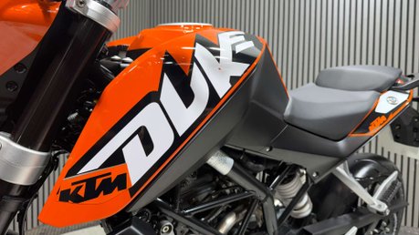 KTM Duke 2016 INCREDIBLY CLEAN LONG MOT ONLY 1K AKRAPOVIC 26