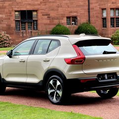 Volvo XC40 B4 PLUS 1