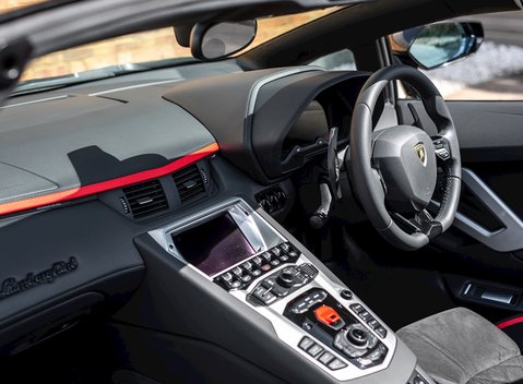 Lamborghini Aventador S LP740-4 Roadster 18