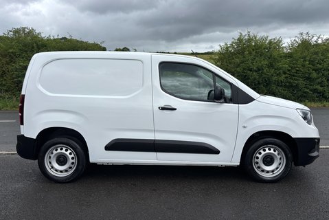Vauxhall Combo L1H1 2300 100 ps Dynamic Panel Van - No VAT 8