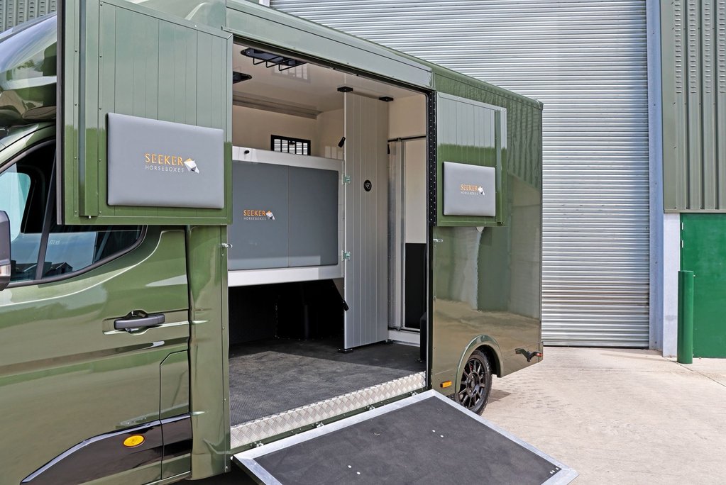Renault Master BRAND NEW 3.5 TON STALLION BUILD EXTREME HEAVY DUTY HORSEBOX FROM SEEKER  3