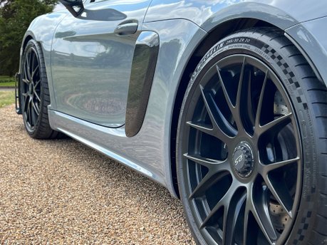 Porsche 718 CAYMAN GT4 RS PDK 22