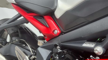 Triumph Street Triple R 2015 15K QUICK SHIFTER ARROW EXHAUST NEW MOT NAKED BIKE 36