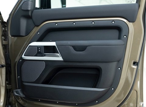 Land Rover Defender 110 D250 First Edition 22