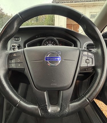 Volvo V40 T2 ES.. 12 SERVICES INCLUDING CAMBELT.. BLUETOOTH.. A/C.. PARKING SENSORS. 3