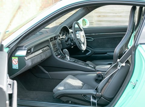 Porsche 911 (991) Carrera GTS 14
