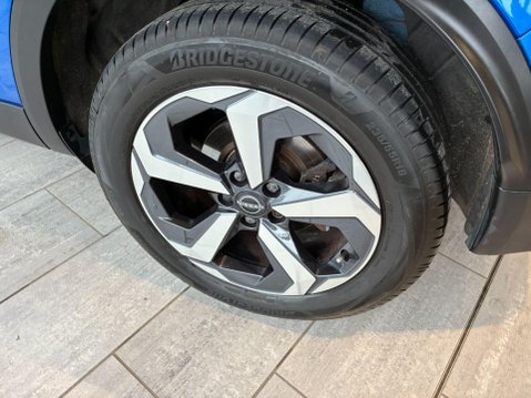 Nissan Qashqai 1.3 DIG-T MHEV N-Connecta XTRON Euro 6 (s/s) 5dr 8