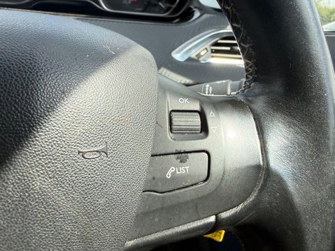 Peugeot 2008 1.2 PureTech Allure SUV 5dr Petrol Manual Euro 6 (s/s) (110 ps) 18