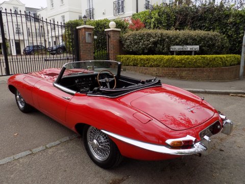 Jaguar E-Type S1½ 4.2 Roadster 46