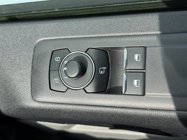 Ford Transit Custom Crew Cab SWB L1H1 Limited 320 A/C Alloys Camera Nav Sensors EURO 6 26