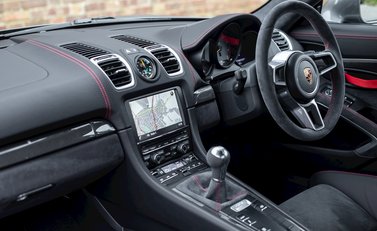 Porsche Cayman GT4 14